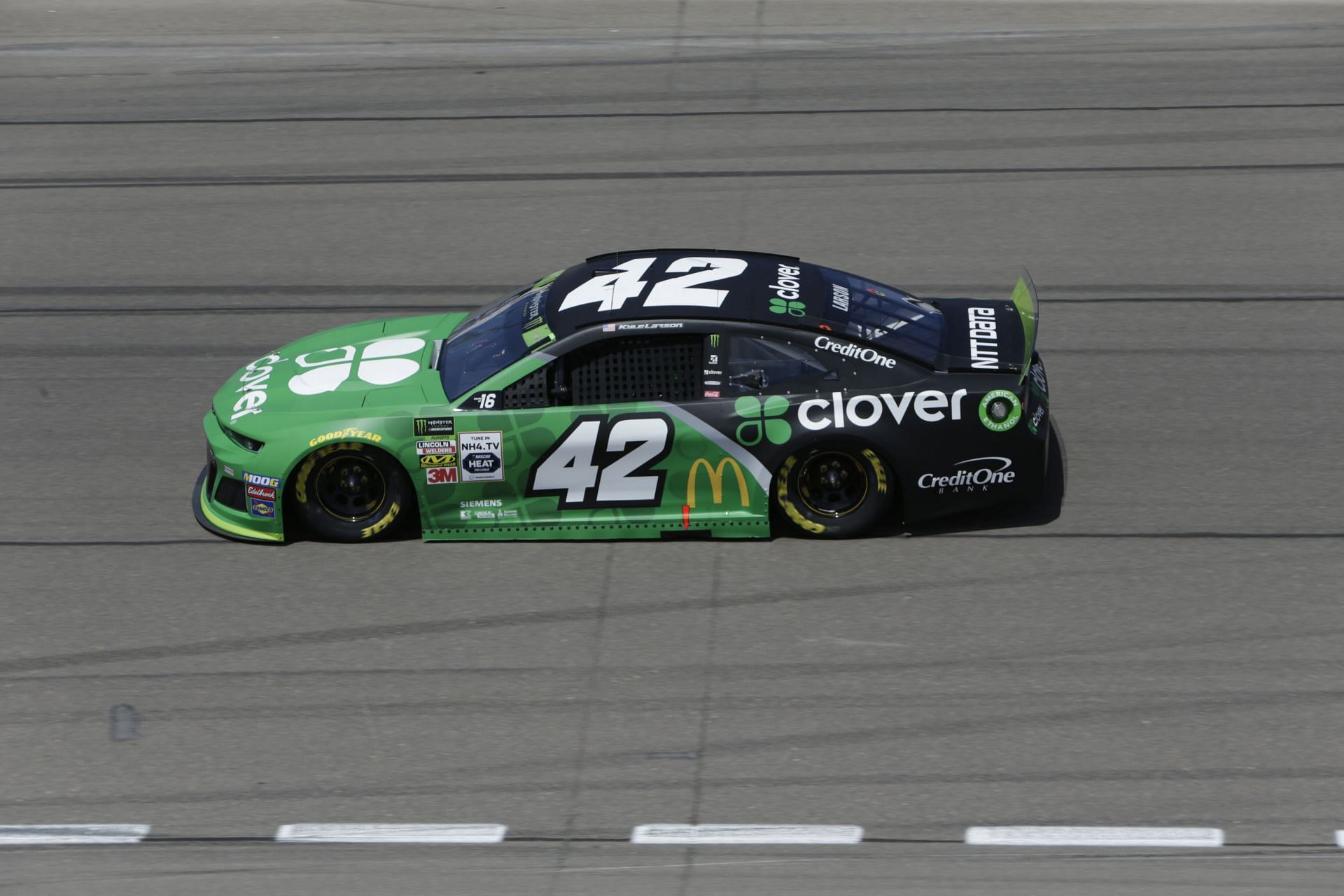 Kyle Larson (42), Chip Ganassi Racing, Chevrolet Camaro ZL1, during qualifying for the South Point 400 Monster Energy NASCAR Cup Playoff Series race on September 14, 2019 - Source: Getty